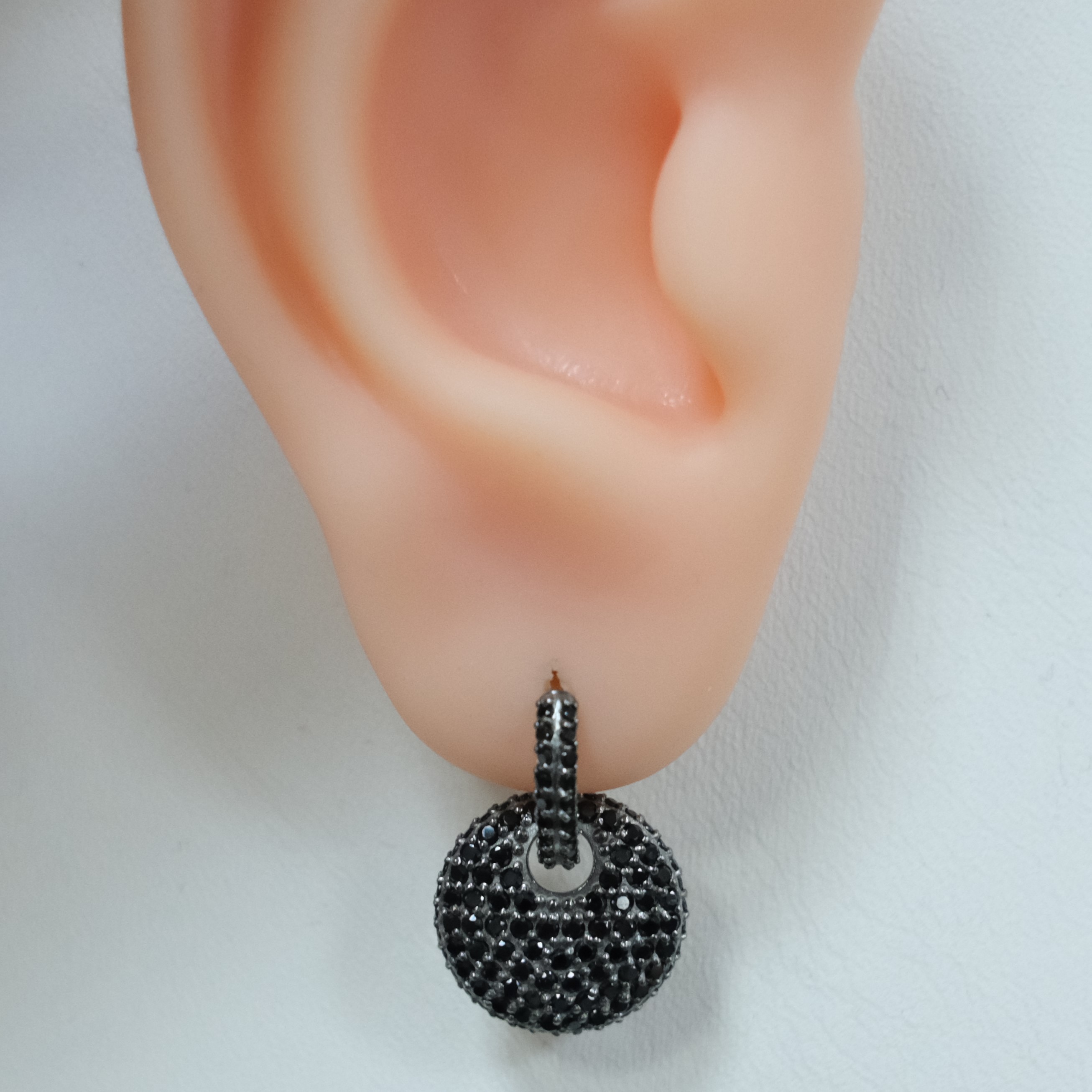 Серебряные серьги-конго со шпинелью